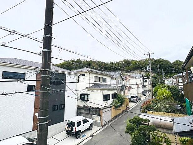 いつでもお部屋をスッキリお使い頂ける収納スペースを設置。