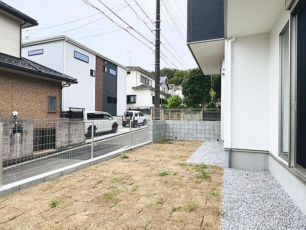 お庭スペースは、ガーデニングやお子様との外遊びなど多彩な用途でお楽しみいただけます。