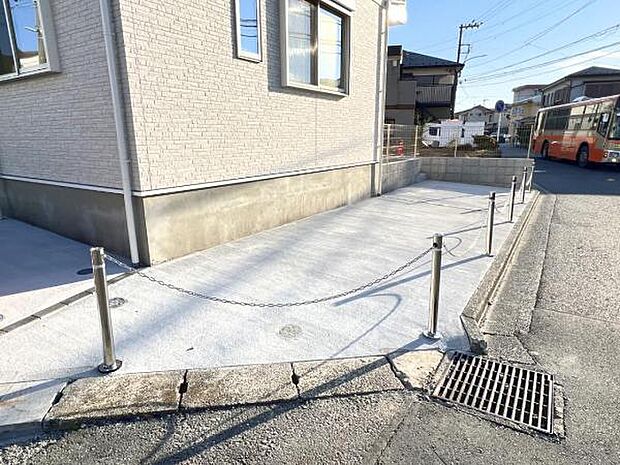 駐車場ももちろん完備しておりますのでお車所有の方にも心強いです。