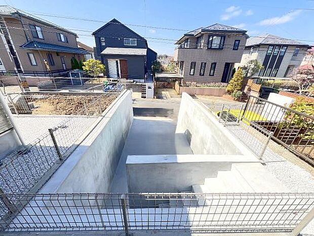 駐車場ももちろん完備しておりますのでお車所有の方にも心強いです。