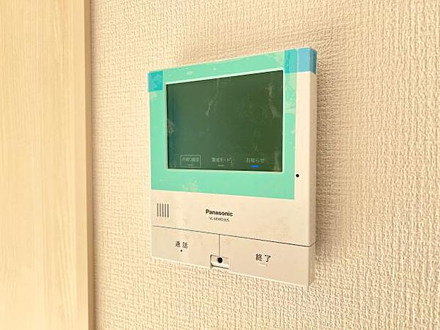 訪問者を確認できるTVモニター付きインターフォンです。