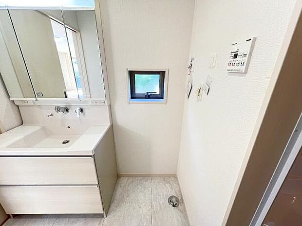 お天気を気にせずお洗濯ができ、室内干し可能です。