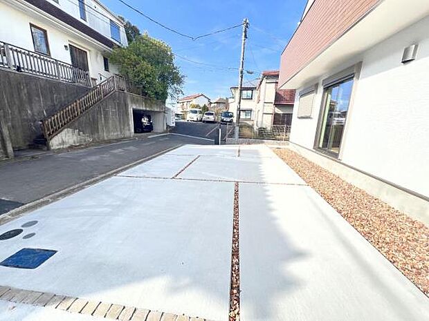 駐車場ももちろん完備しておりますのでお車所有の方にも心強いです。