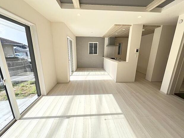 家族団らんの場所としてゆったりと居心地の良いリビングです。