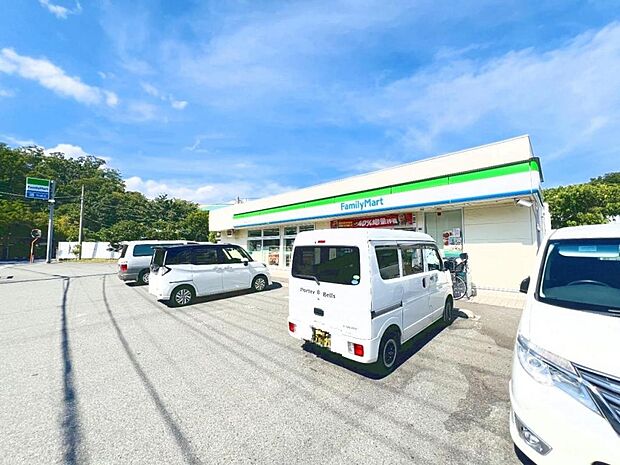 ファミリーマート 横浜釜利谷南店まで約1080m（徒歩14分）