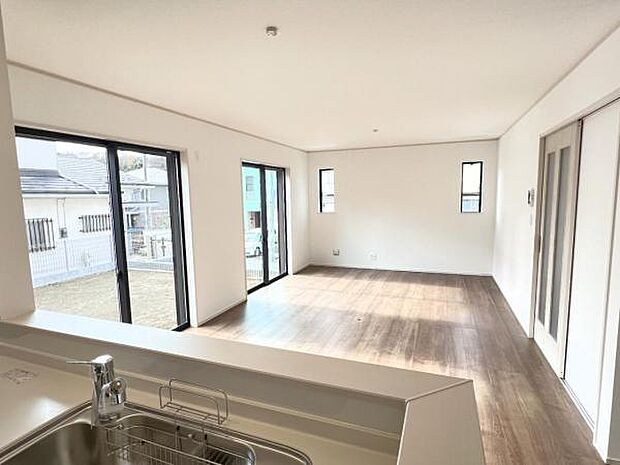 ご家族の温かい時間を演出するダイニングスペースです。