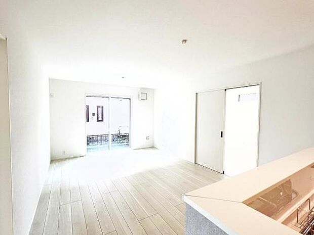 リビングダイニングになります。ご家族そろっての素敵な空間になりそうですね。