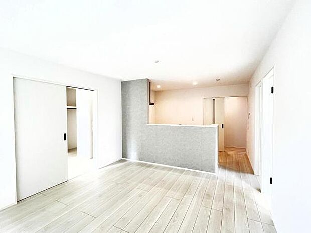 ご家族の温かい時間を演出するダイニングスペースです。