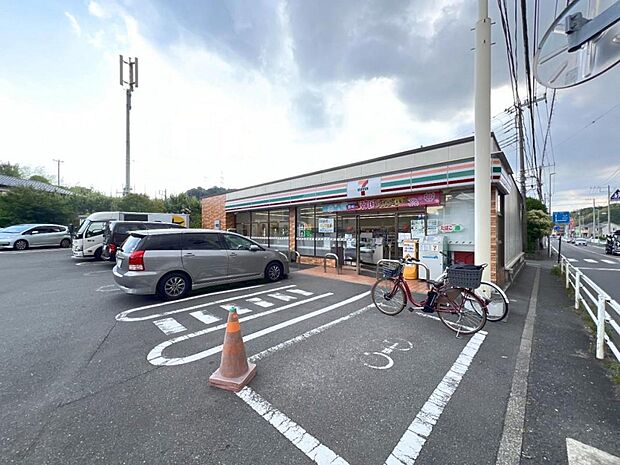 セブン-イレブン 横浜栄紅葉橋店まで約610m（徒歩8分）