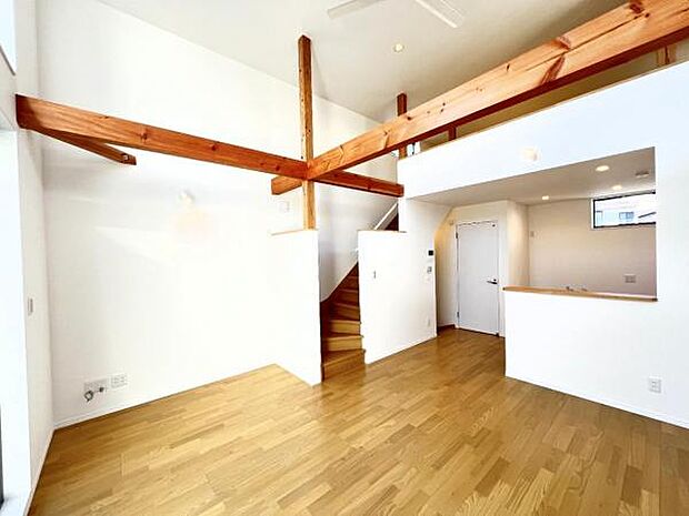 家族団らんの場所としてゆったりと居心地の良いリビングです。