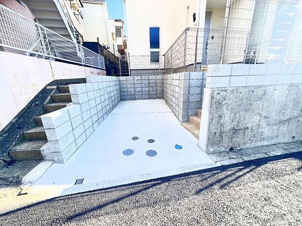 駐車場ももちろん完備しておりますのでお車所有の方にも心強いです。