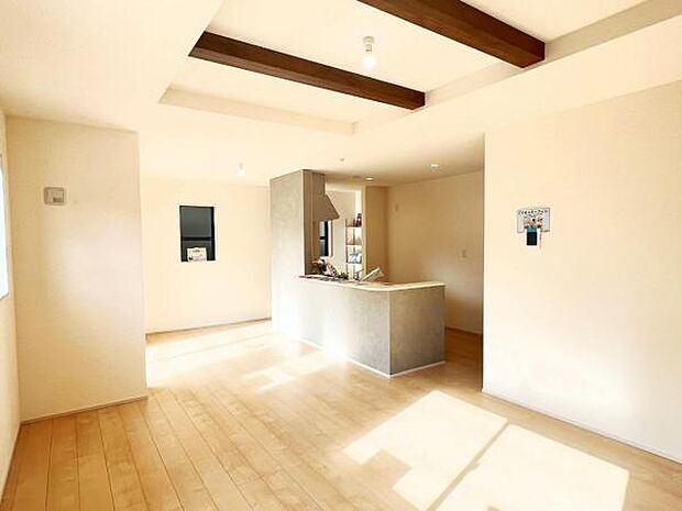 家族団らんの場所としてゆったりと居心地の良いリビングです。