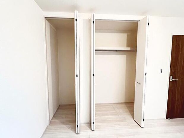 いつでもお部屋をスッキリお使い頂ける収納スペースを設置。