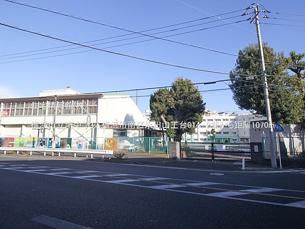 横浜市立南中学校まで約1070m（徒歩14分）