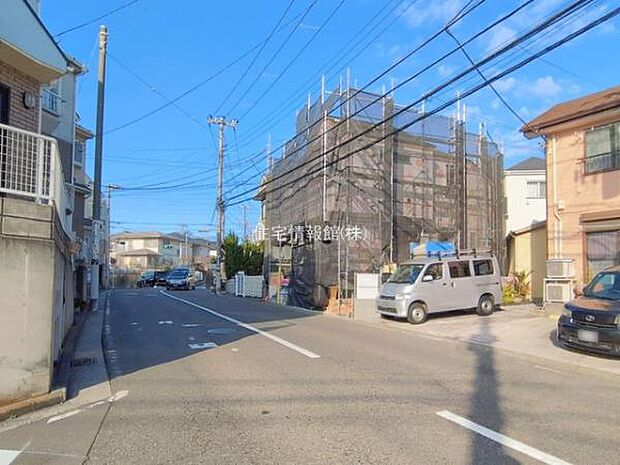 前面道路を含めた現地写真です。