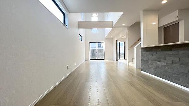 家族団らんの場所としてゆったりと居心地の良いリビングです。