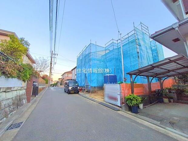 前面道路を含めた現地写真です。