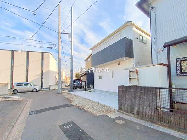 前面道路を含めた現地写真です。