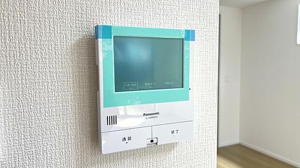 訪問者を確認できるTVモニター付きインターフォンです。