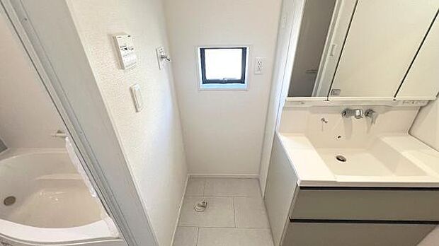 お天気を気にせずお洗濯ができ、室内干し可能です。