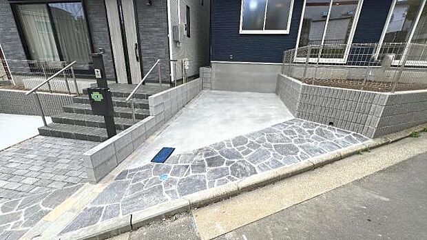駐車場ももちろん完備しておりますのでお車所有の方にも心強いです。