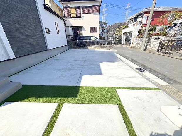 駐車場ももちろん完備しておりますのでお車所有の方にも心強いです。