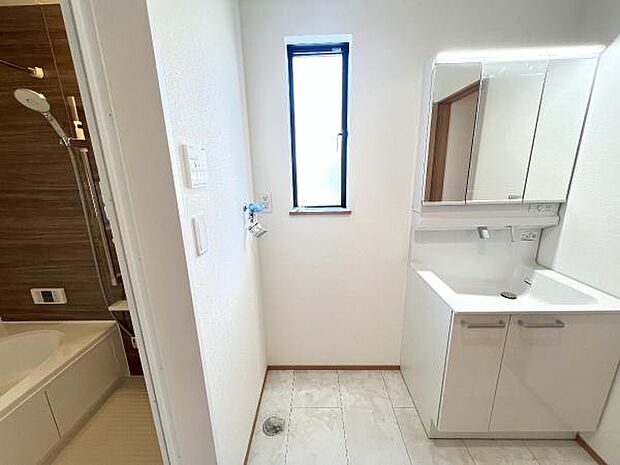 お天気を気にせずお洗濯ができ、室内干し可能です。