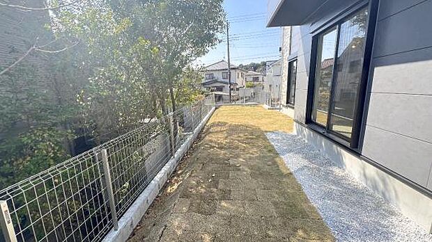 お庭スペースは、ガーデニングやお子様との外遊びなど多彩な用途でお楽しみいただけます。