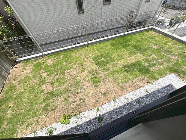 お庭スペースは、ガーデニングやお子様との外遊びなど多彩な用途でお楽しみいただけます。