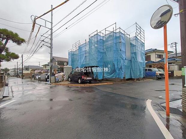 前面道路を含めた現地写真です。
