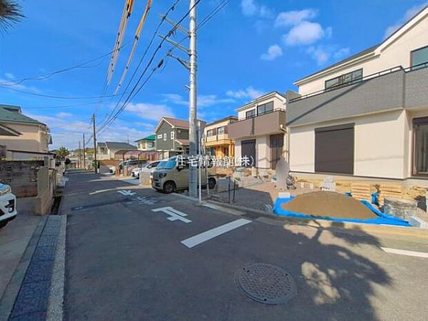 前面道路を含めた現地写真です。