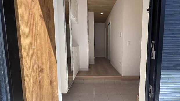 いつも気持ちよくご家族を迎えられる玄関です。