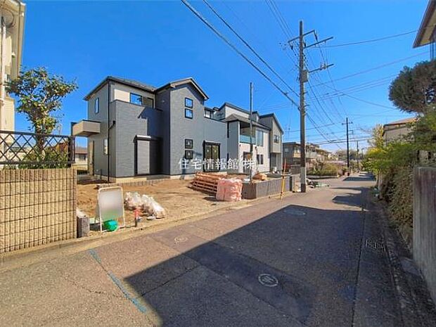 前面道路を含めた現地写真です。