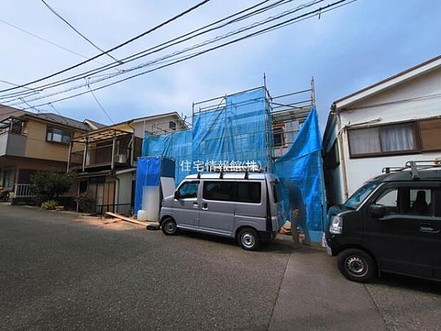 前面道路を含めた現地写真です。