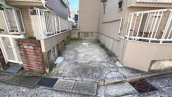 駐車場ももちろん完備しておりますのでお車所有の方にも心強いです。