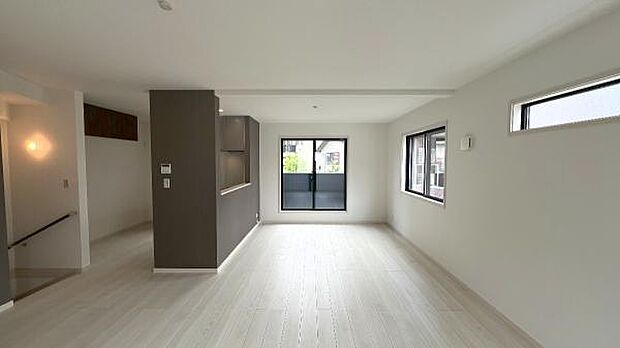 家族団らんの場所としてゆったりと居心地の良いリビングです。