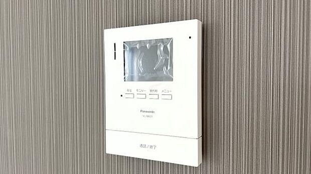 訪問者を確認できるTVモニター付きインターフォンです。