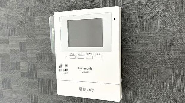 訪問者を確認できるTVモニター付きインターフォンです。