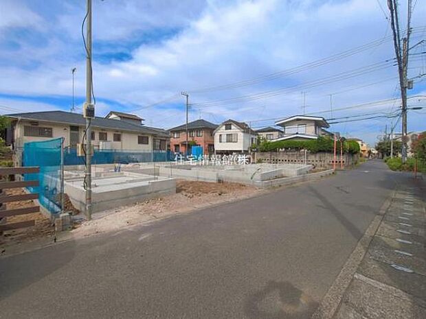前面道路を含めた現地写真です。