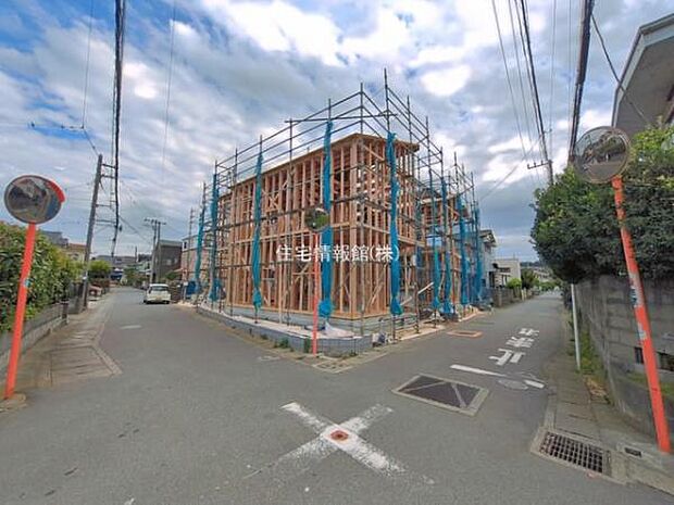 前面道路を含めた現地写真です。