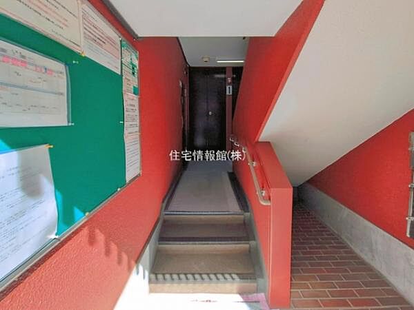 ゆったりとした印象のエントランスです。