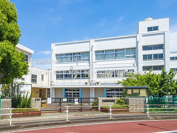 横浜市立六つ川台小学校まで約550m(徒歩7分)