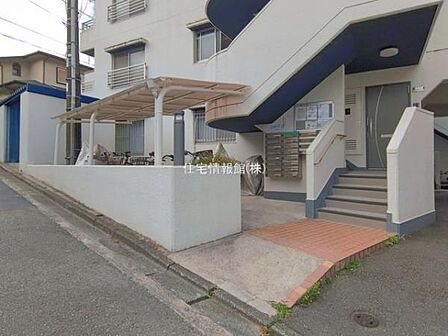ゆったりとした印象のエントランスです。