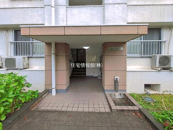 ゆったりとした印象のエントランスです。