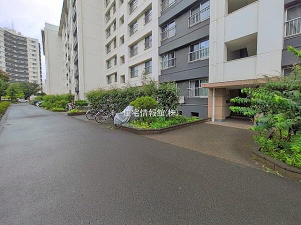 ゆったりとした印象のエントランスです。