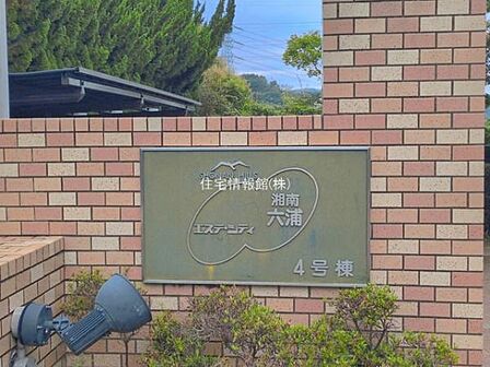ゆったりとした印象のエントランスです。