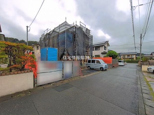 前面道路を含めた現地写真です。