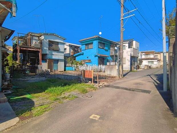 前面道路を含めた現地写真です。