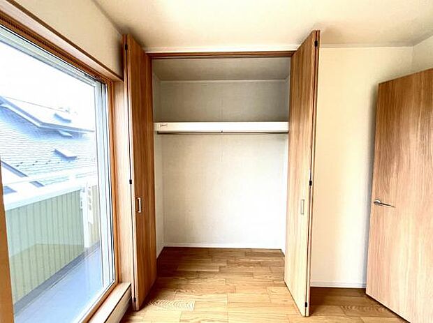 いつでもお部屋をスッキリお使い頂ける収納スペースを設置。