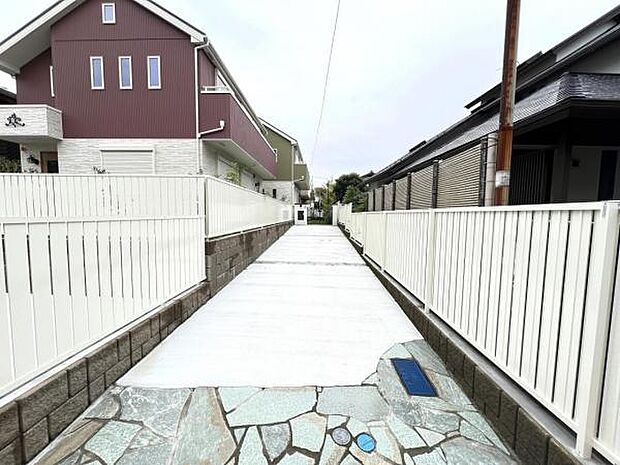 駐車場ももちろん完備しておりますのでお車所有の方にも心強いです。
